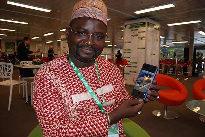 Le Space accueille chaque année beaucoup de visiteurs africains, comme ici le Dr Ibrahima Thiam, chef de la délégation du ministère de l’Élevage du Sénégal en 2019. Photo : Antoine Hervé