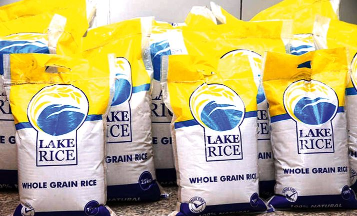 Le sac de riz local de 25 kg est vendu 12 000 nairas au lieu de 19 000, prix officiel au Nigeria. Photo : D. Aliyou Le sac de riz local de 25 kg est vendu 12 000 nairas au lieu de 19 000, prix officiel au Nigeria. Photo : D. Aliyou