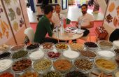 Présentation de différents ingrédients alimentaires sur un stand algérien lors d’un précédent Djazagro. Crédit : Archives Antoine Hervé